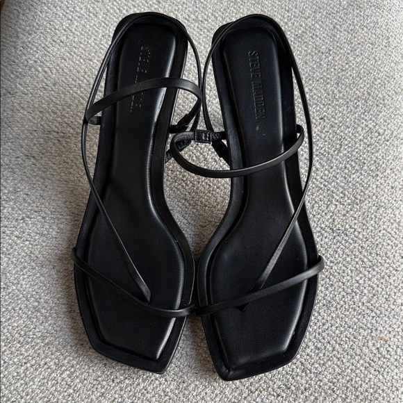 Steve Madden Elegant Black Strappy Sandals - Picture 1 of 8